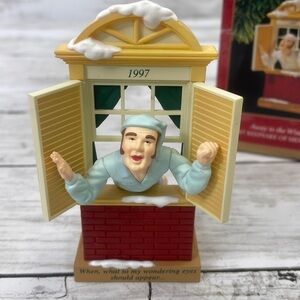 HALLMARK THE NIGHT BEFORE CHRISTMAS “Away to the Window”1997 keepsake ornament